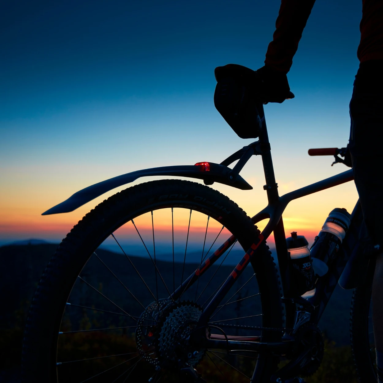 SKS NIGHTBLADE 26"-27,5" MTB Schutzblech  - inkl. Rücklicht Beleuchtung, über USB aufladbar