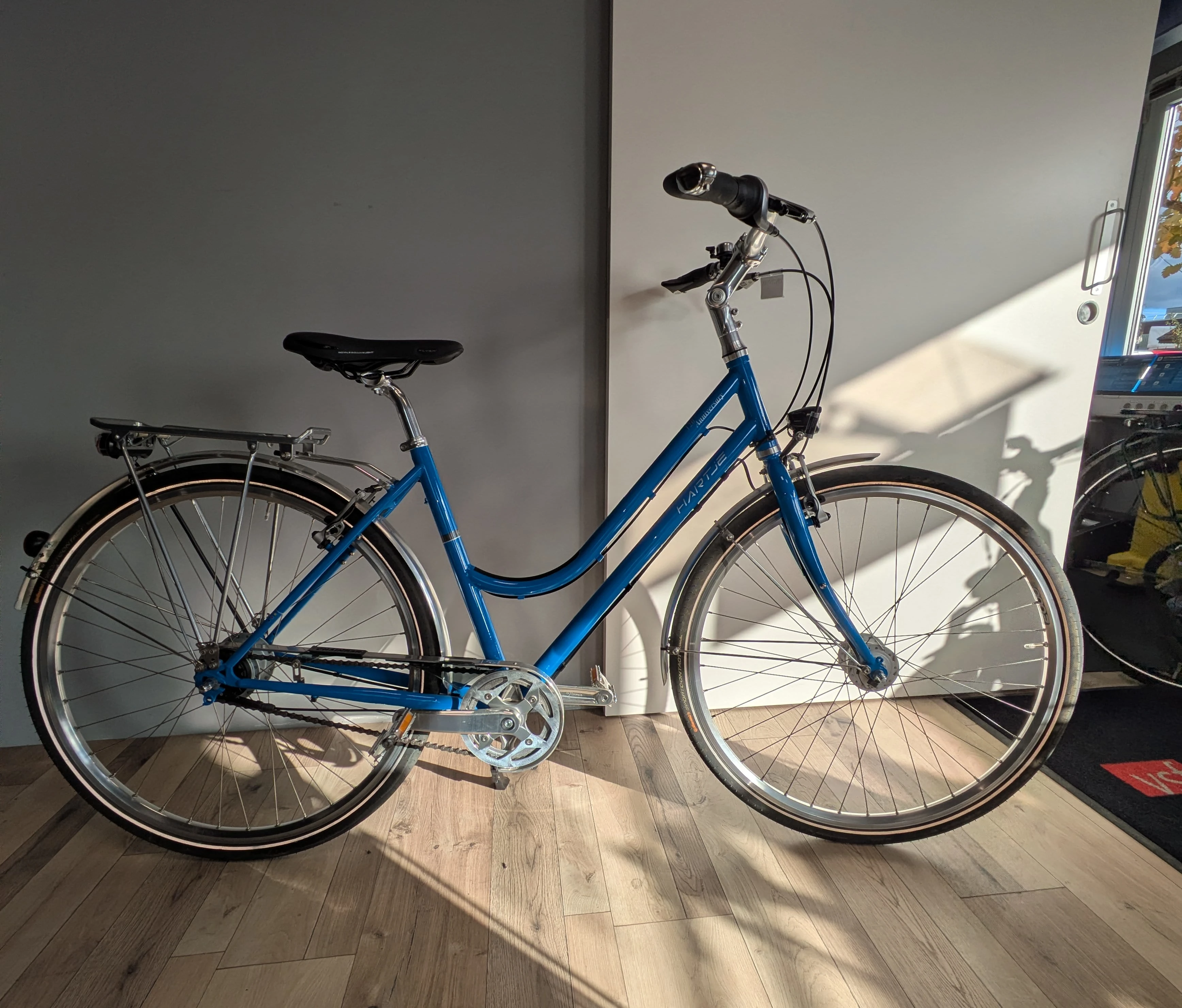 Hartje 120TH Anniversary Curve Wave M 49 - azurblau glänzend, 8-GG Premium Freilauf, 28"