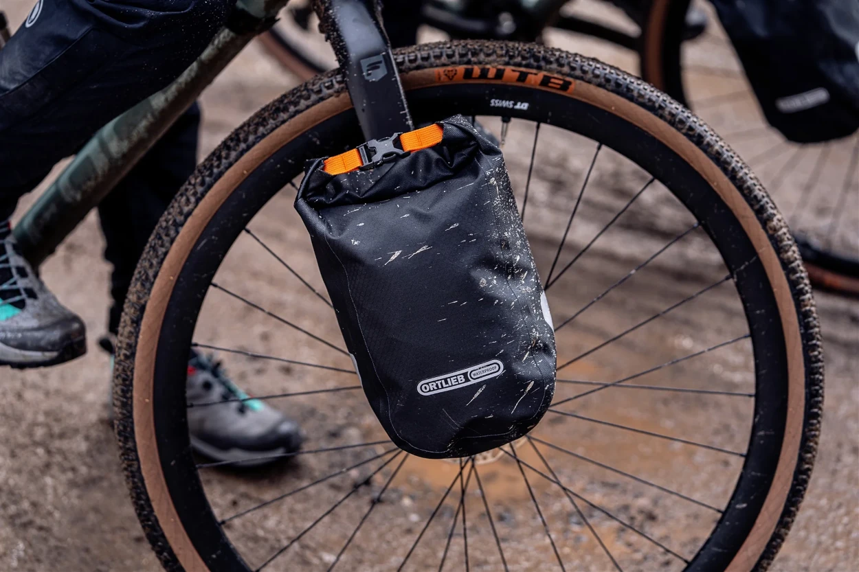 Ortlieb Fork-Pack, black matt, 5,8 L, inkl. Halter - direkt an die Gabel montierbar, PS21/PS21R